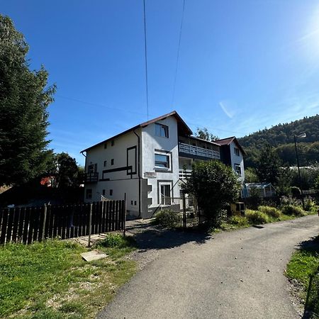 Casa David Hotell Buşteni Exteriör bild