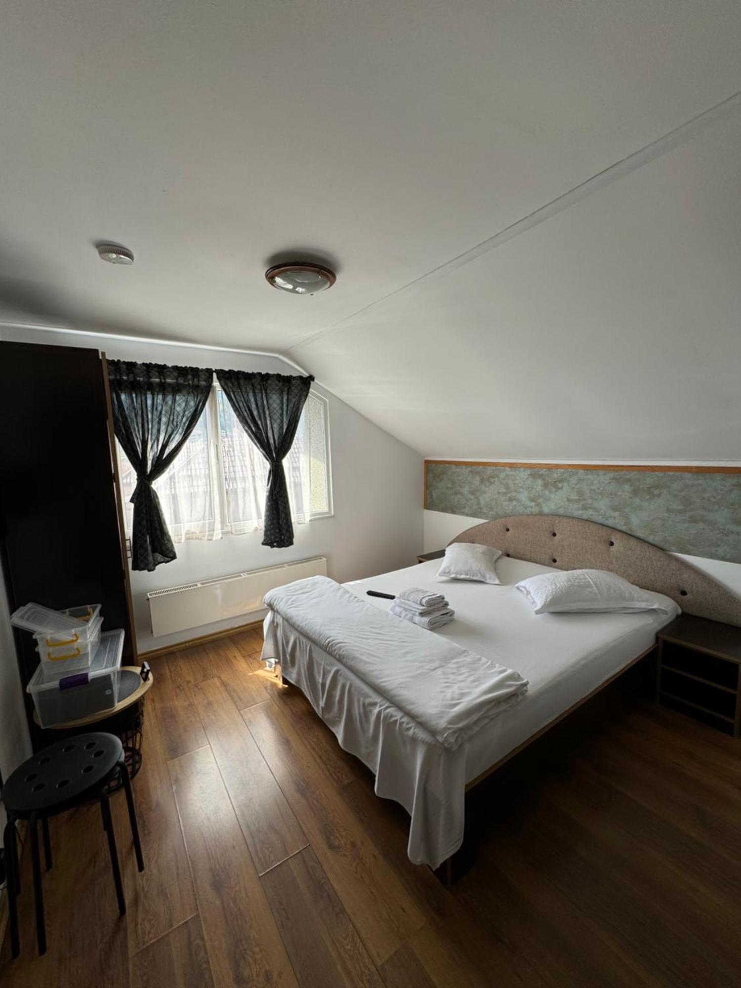 Casa David Hotell Buşteni Exteriör bild