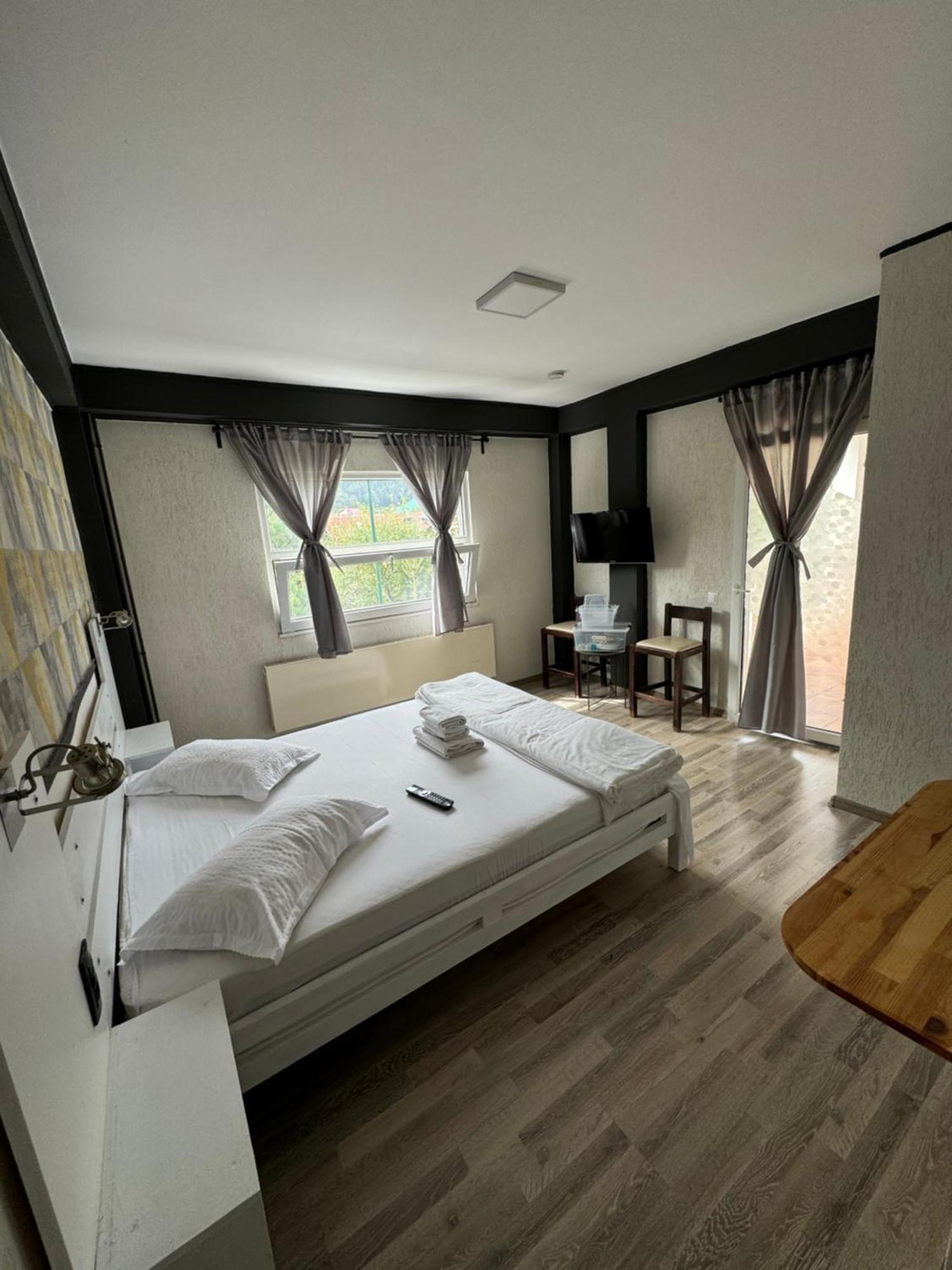 Casa David Hotell Buşteni Exteriör bild