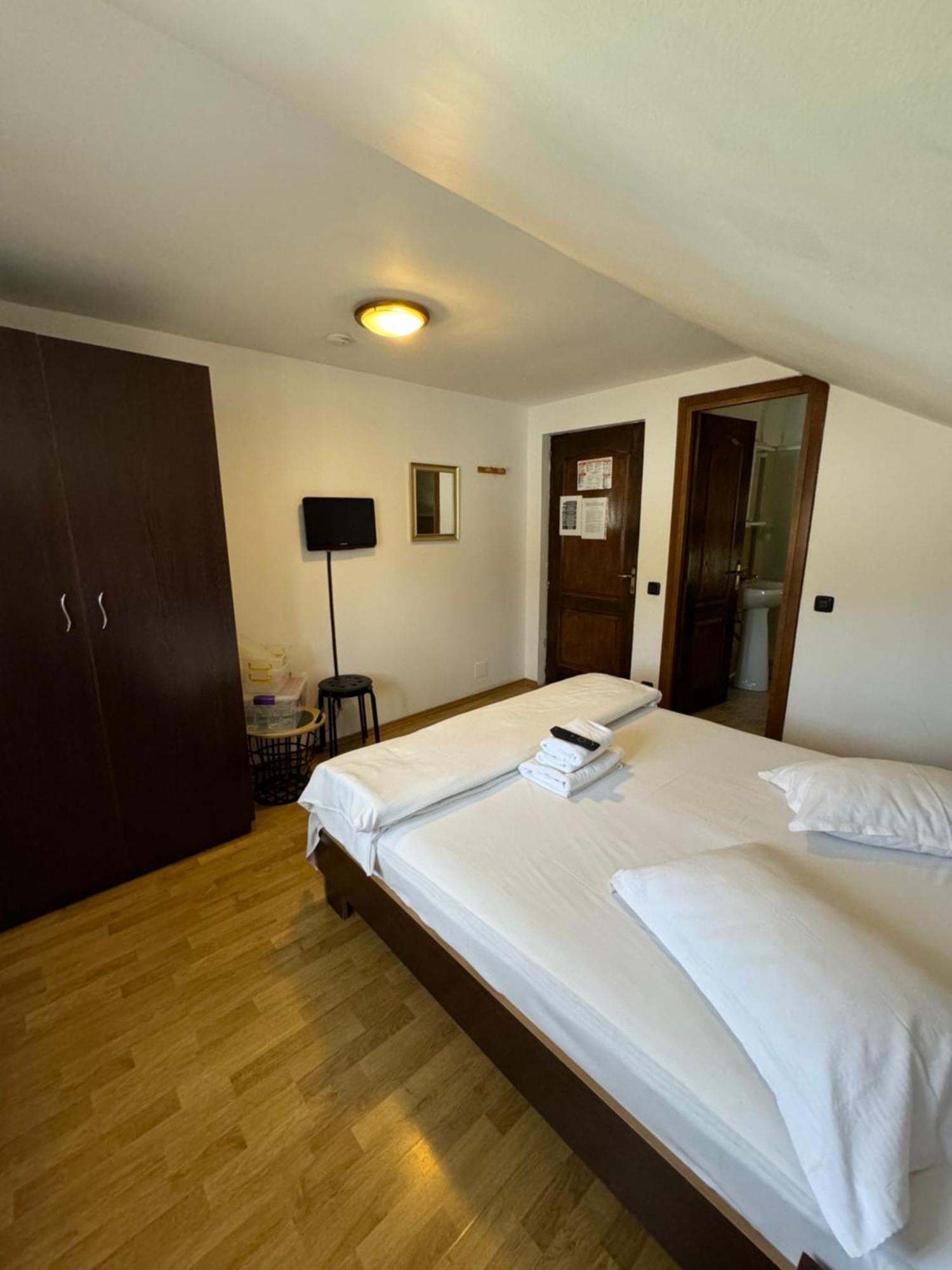Casa David Hotell Buşteni Exteriör bild