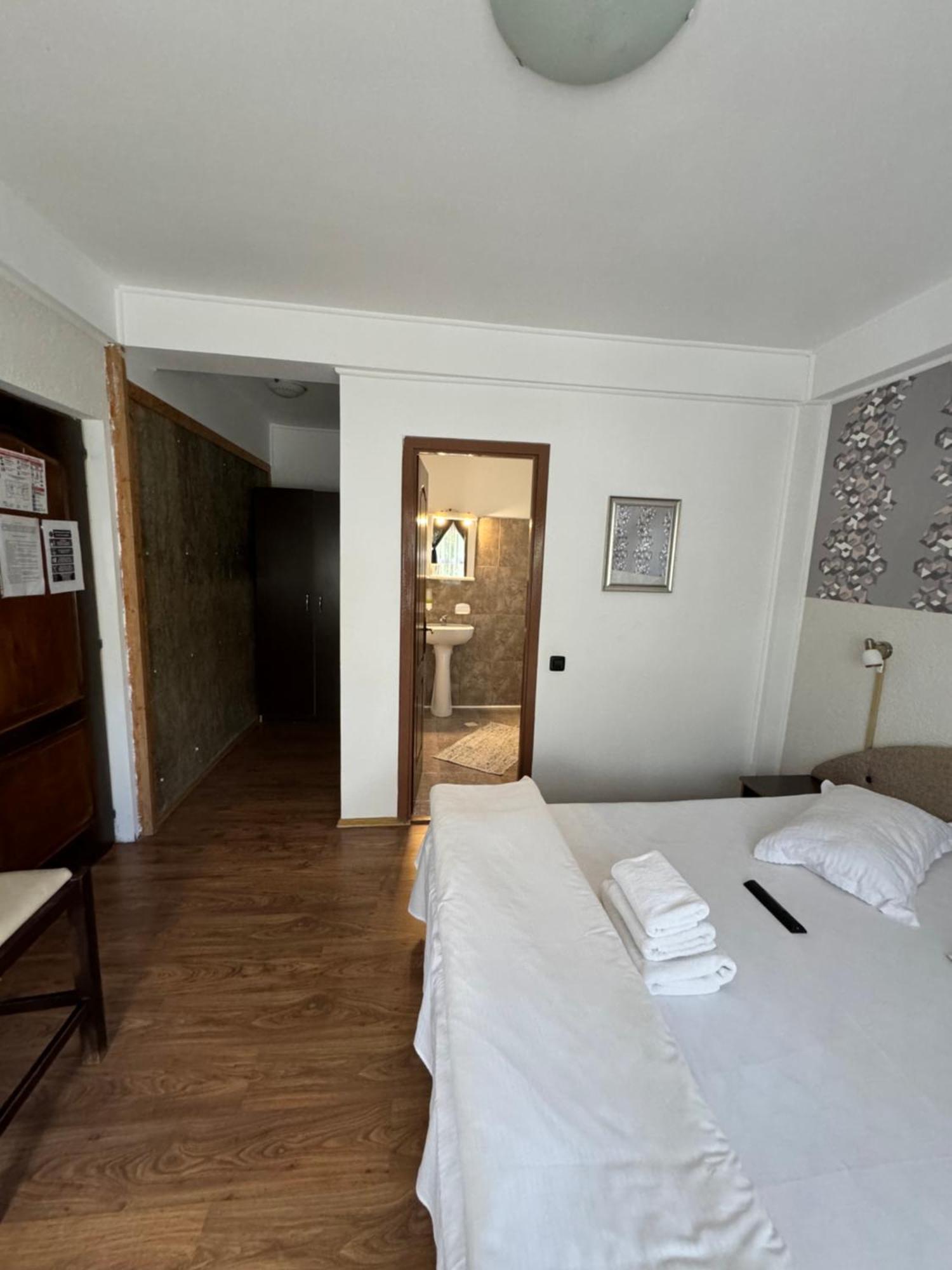 Casa David Hotell Buşteni Exteriör bild