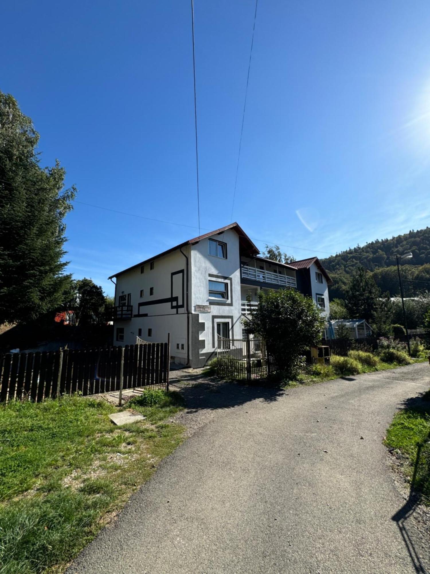 Casa David Hotell Buşteni Exteriör bild